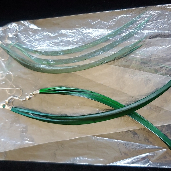 Dyed Green Feather 🪶 Earrings - Picture 6 of 6